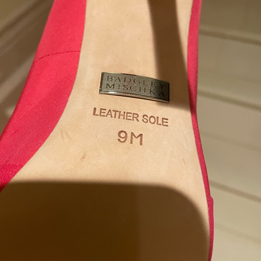 New Badgley Mischka Honeysuckle Satin Peep Toe Bow Platform Heels Size 9 - Picture 9 of 10